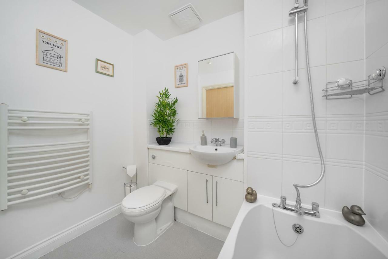 Ashleigh Two Bed Apartment In The Heart Of Watford Watford  Exterior photo